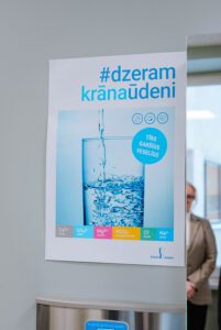 Rīgas pašvaldība skolās ierīko vienpadsmit jaunas dzeramā ūdens stacijas