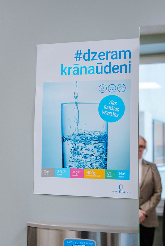 Rīgas pašvaldība skolās ierīko vienpadsmit jaunas dzeramā ūdens stacijas