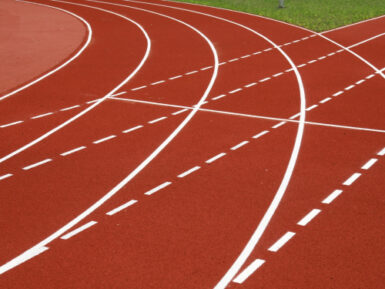 Pilnveidos Rīgas Hanzas vidusskolas futbola stadiona infrastruktūru