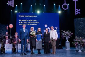 Īpašuma departamenta “Koka Rīga” restaurācijas darbnīcā organizētās apmācības saņem “Gada balvu 2025” nominācijā Gada jaunievedums