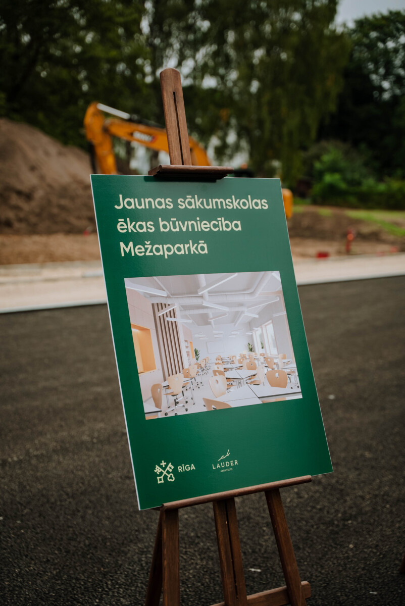 Jaunajai Mežaparka sākumskolai nosvinēti spāru svētki