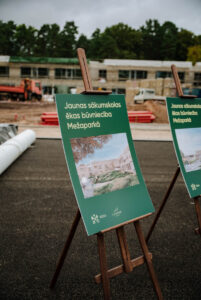 Jaunajai Mežaparka sākumskolai nosvinēti spāru svētki