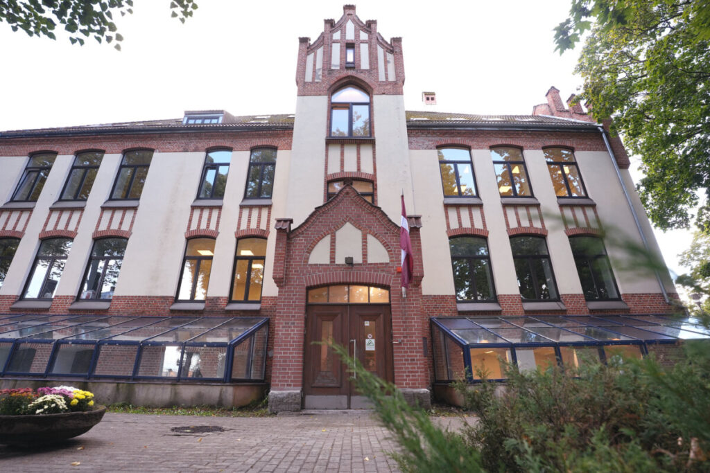 Māras Muižnieces Rīgas Mākslas skola atklāj jauno ēku Āgenskalnā