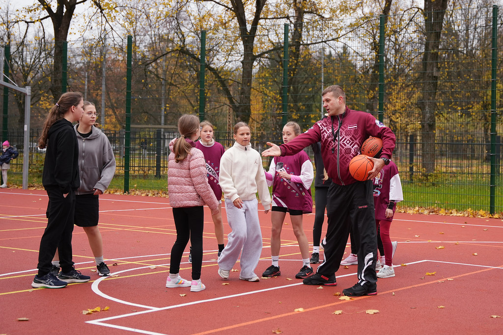45. vidusskolas teritorijā Gaujas ielā 23 tapis multifunkcionāls sporta laukums